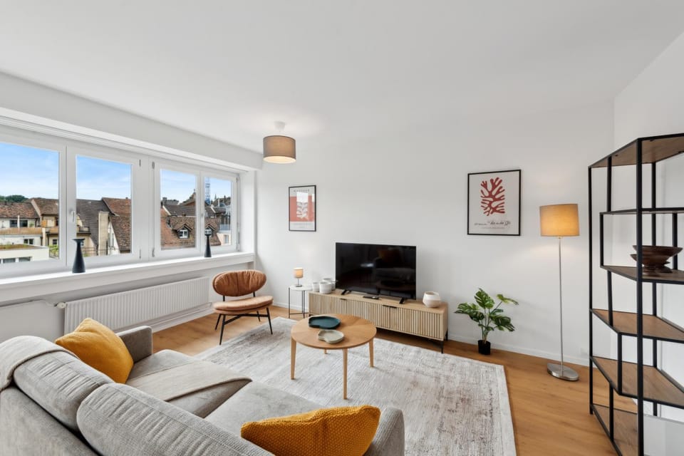 TV and multimedia, Living room, Seating area, furniture, heating