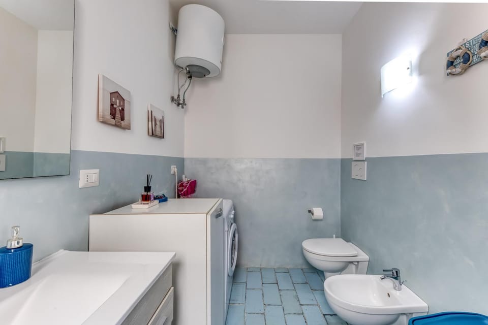 Bathroom, Living room