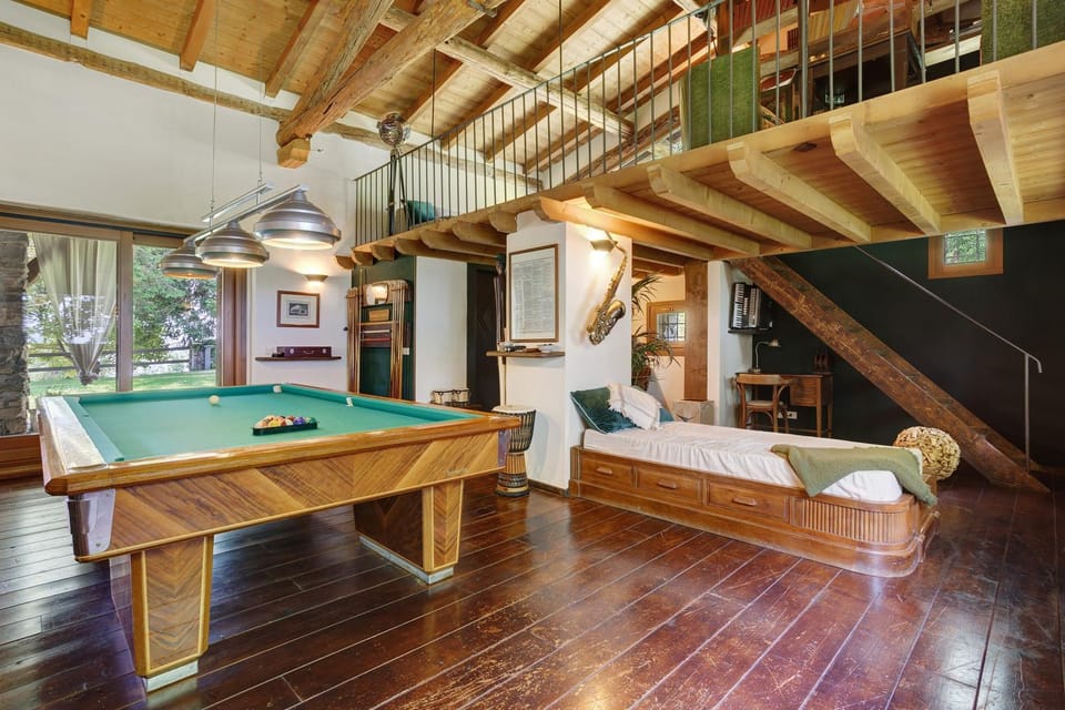Property building, Living room