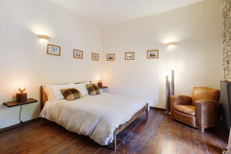 Property building, Living room, Bedroom