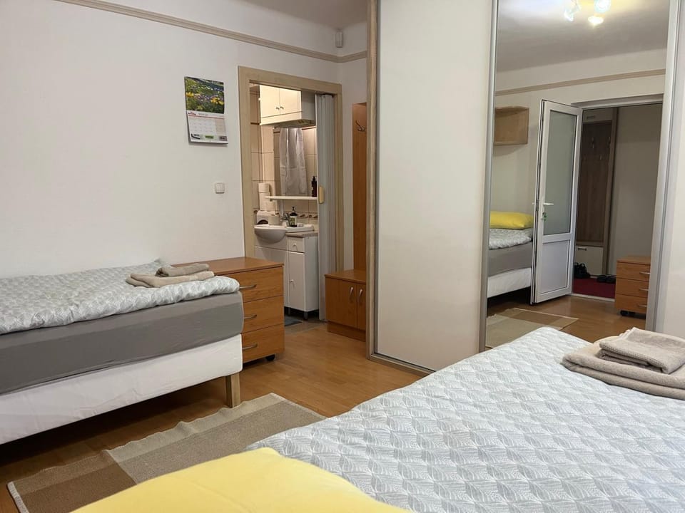 Bed, Garden, TV and multimedia, View (from property/room), Balcony/Terrace, Photo of the whole room, Bedroom, Garden view, heating, internet, stove, toaster, towels, wardrobe, washing machine, dryer, kitchen, air conditioner