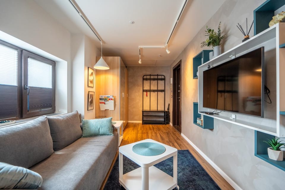 Communal lounge/ TV room, TV and multimedia, Living room, Seating area, Evening entertainment