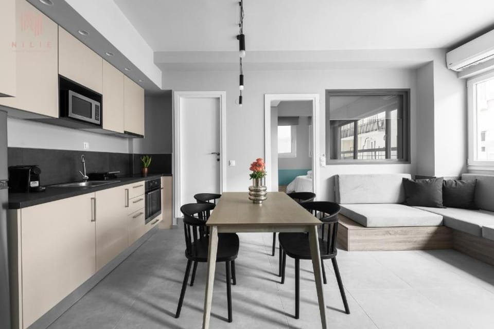 Kitchen or kitchenette, Seating area, Dining area, oven, stove