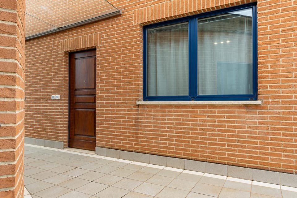 Facade/entrance, Decorative detail