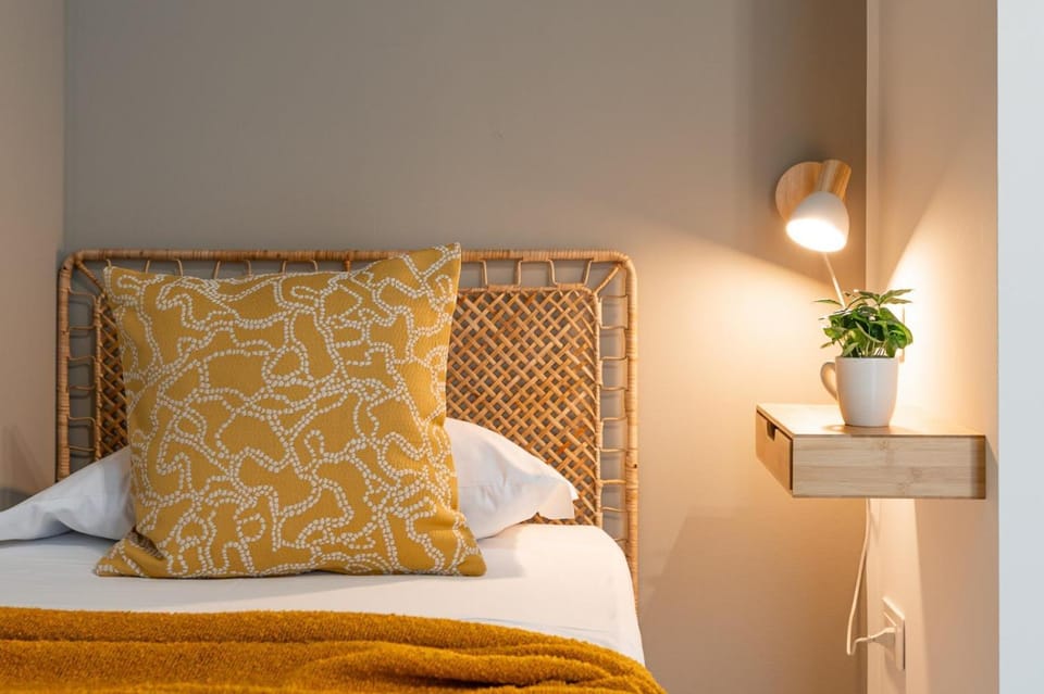 Bed, Photo of the whole room, Decorative detail, Bedroom