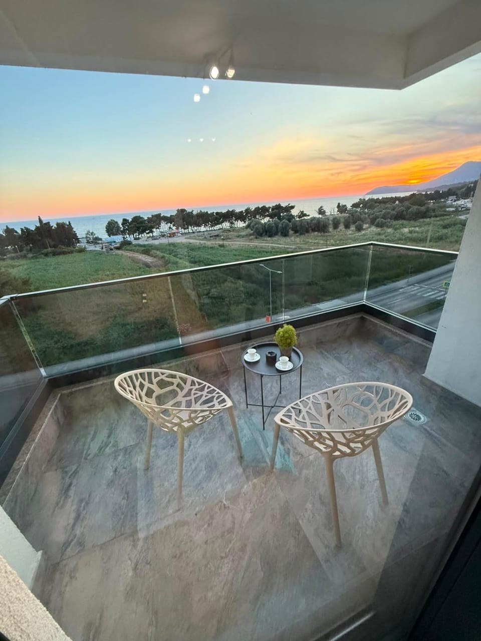 Property building, Natural landscape, View (from property/room), Balcony/Terrace, Living room, Seating area, Sea view, Sunrise, Sunset