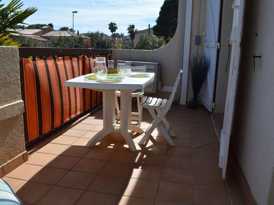 Studio mezzanine 4 couchages avec climatisation, terrasse et parking à Cavalaire - FR-1-226B-30 Apartment in Cavalaire-sur-Mer