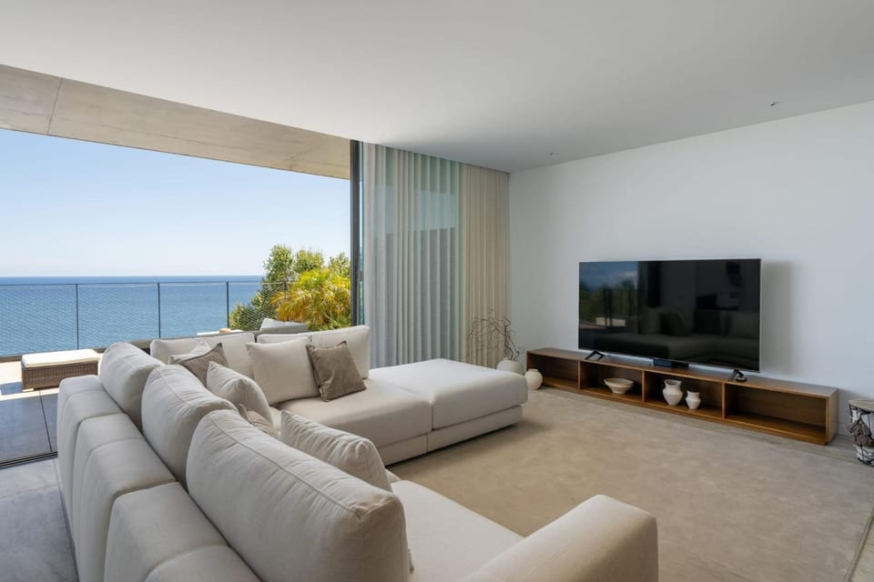 TV and multimedia, Living room, Seating area, Sea view