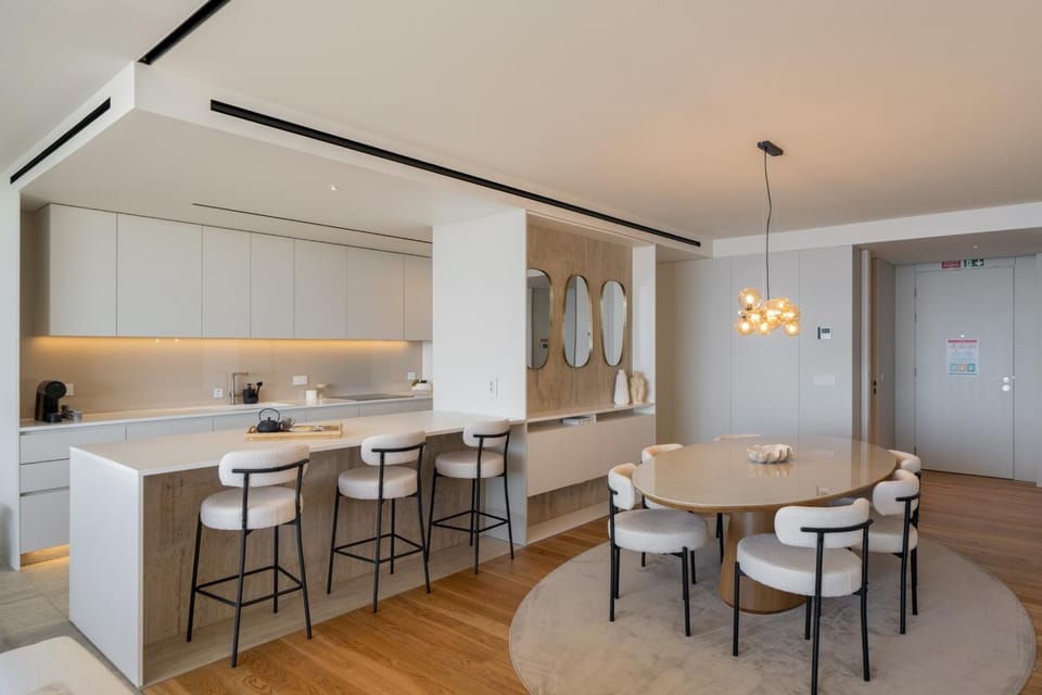 Kitchen or kitchenette, Living room, Seating area, Dining area