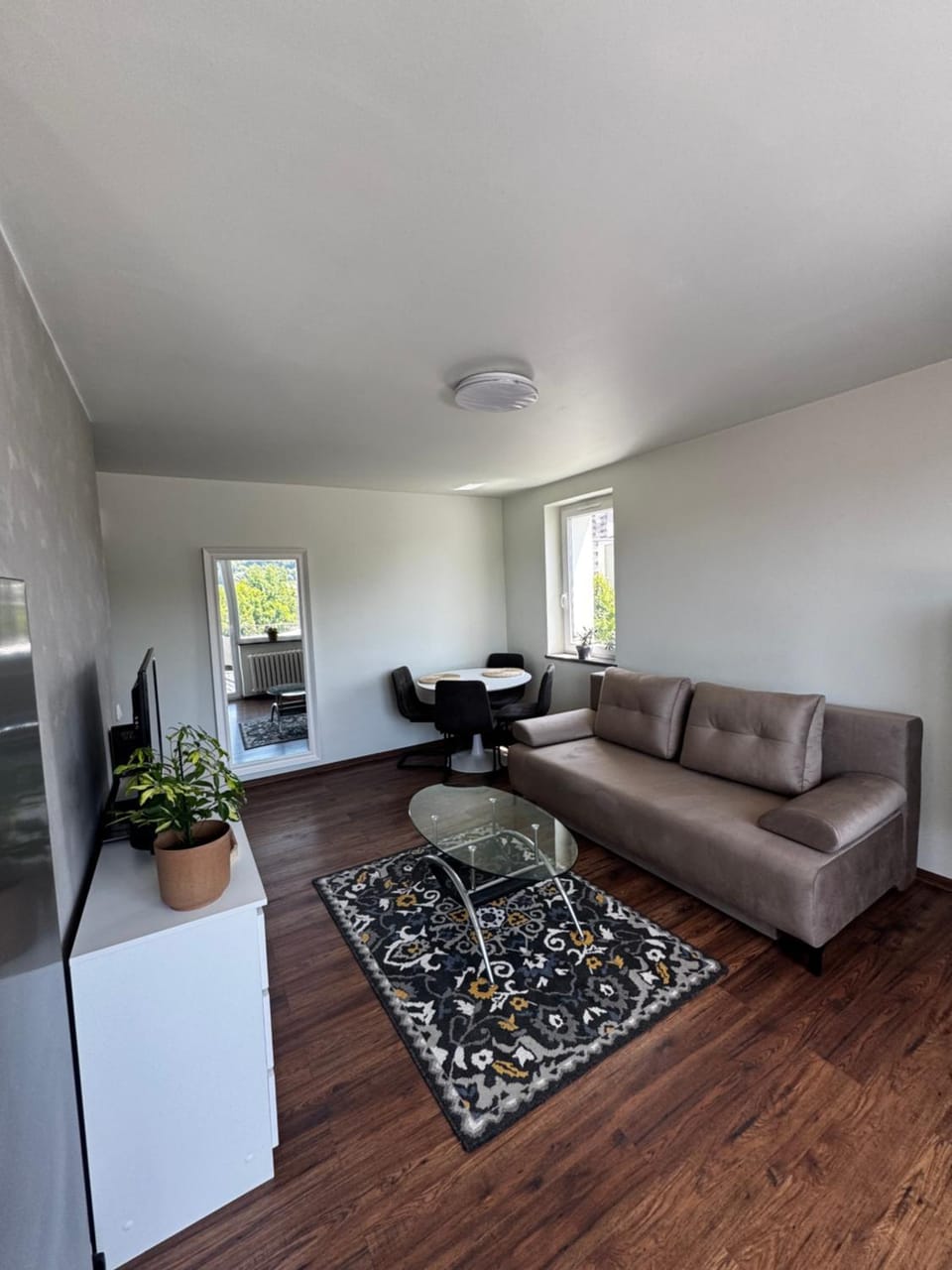 TV and multimedia, Living room, Seating area