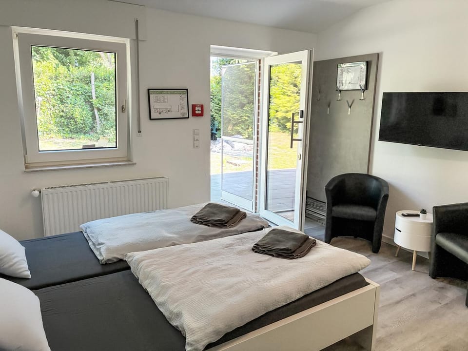 TV and multimedia, Photo of the whole room, Bedroom