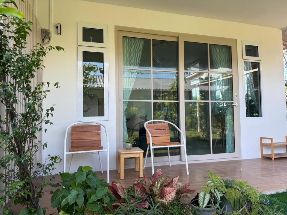 De 8 Huahin Bed and Breakfast in Laos