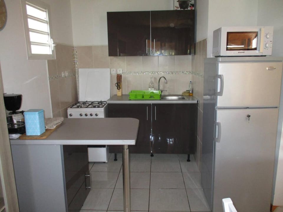 Kitchen or kitchenette, oven