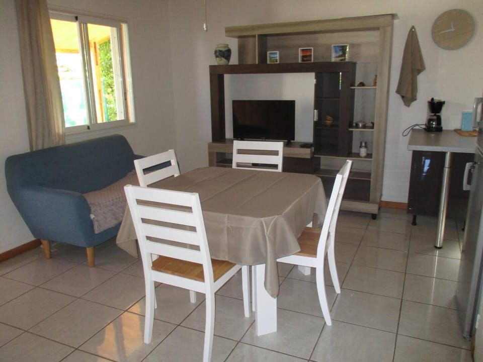 TV and multimedia, Living room, Dining area