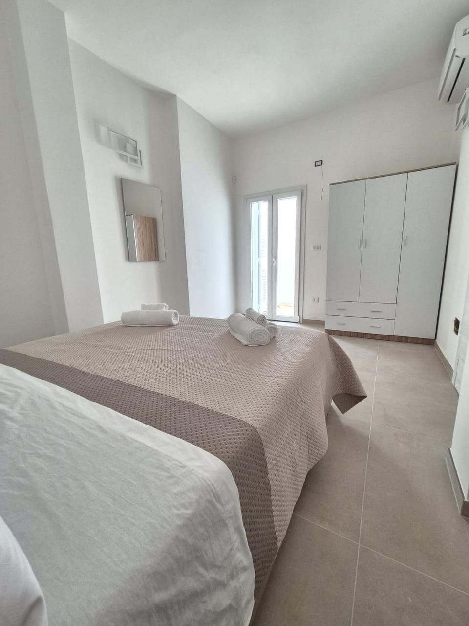 Bed, Photo of the whole room, Bedroom, internet, towels, wardrobe