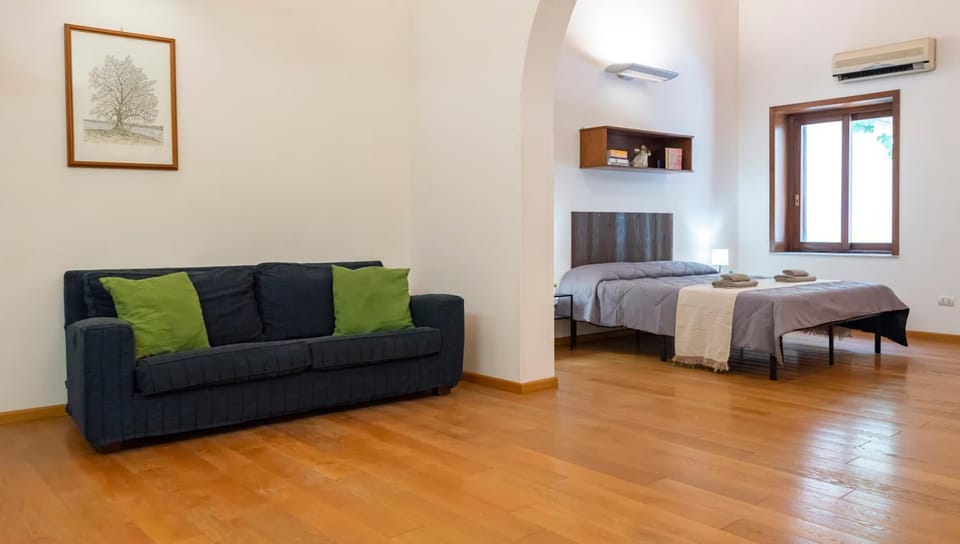 Bed, Living room, Photo of the whole room, Bedroom