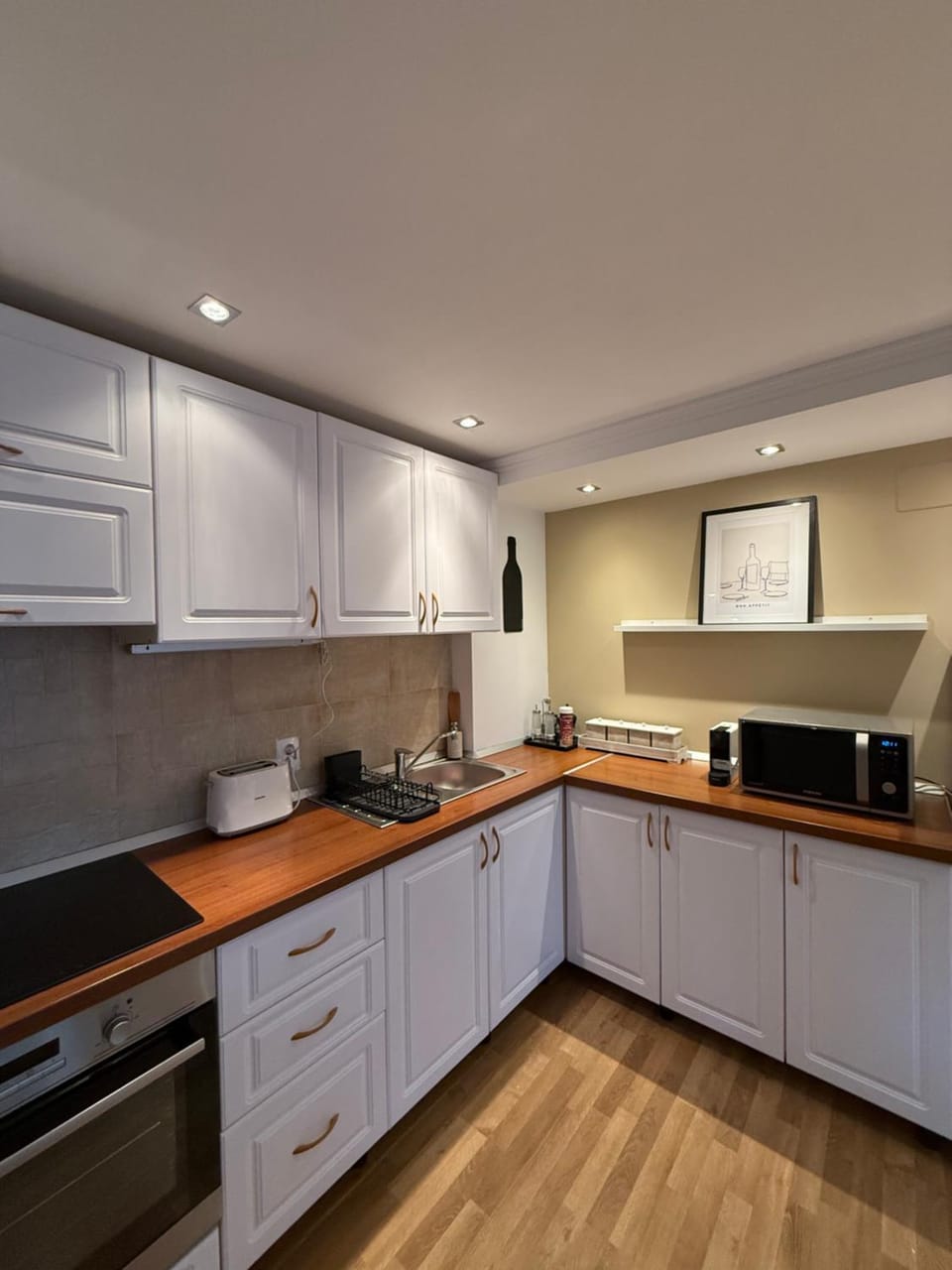 Kitchen or kitchenette, pet friendly, stove, toaster