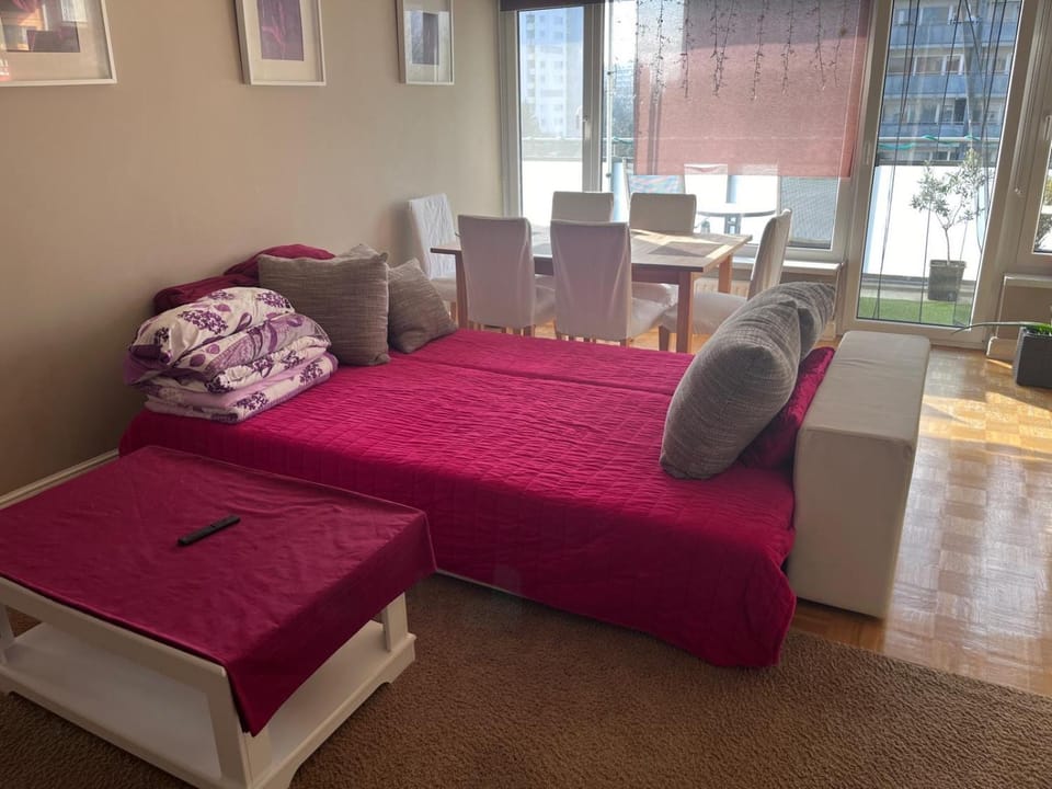 Bed, Living room, Seating area, Dining area