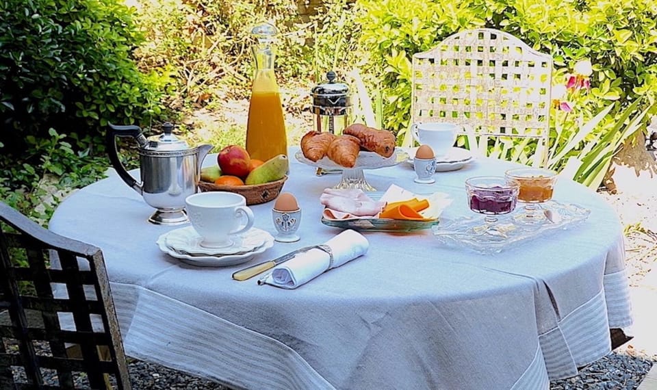 Garden, Continental breakfast