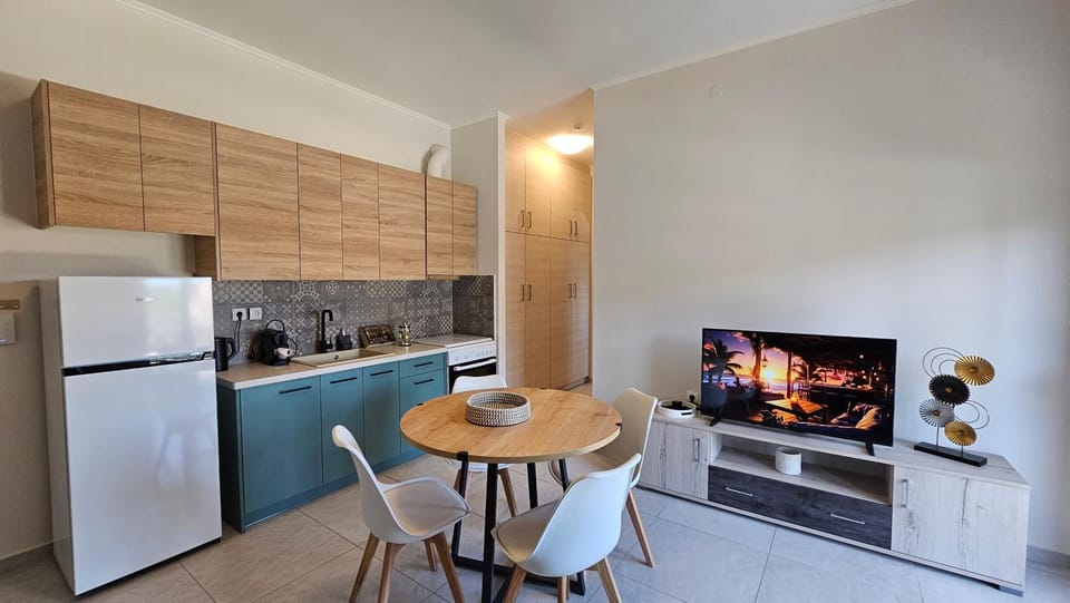Kitchen or kitchenette, Seating area, Dining area