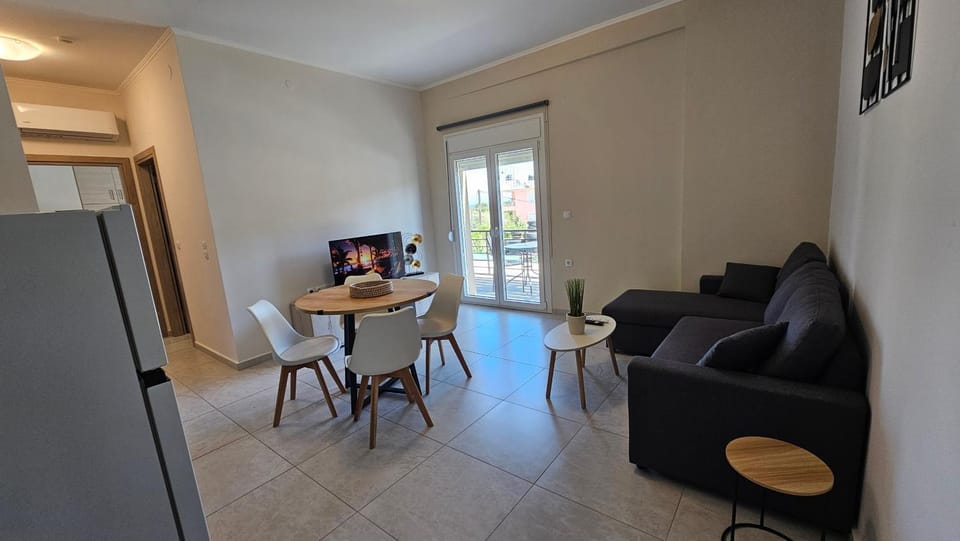TV and multimedia, Kitchen or kitchenette, Living room, Seating area, Dining area