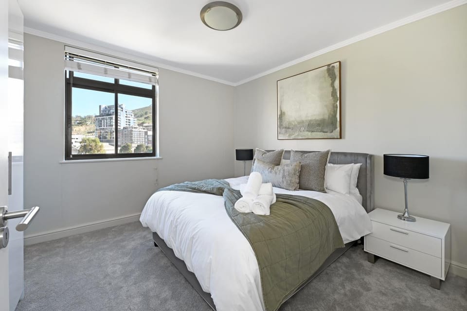 Shaya - Stylish 2BR in De Waterkant Mountain & City Views Apartment in Cape Town
