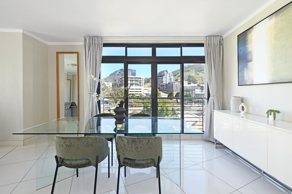 Shaya - Stylish 2BR in De Waterkant Mountain & City Views Apartment in Cape Town