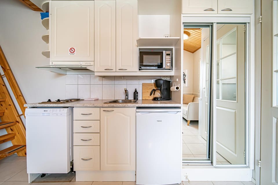 Coffee/tea facilities, Kitchen or kitchenette, dishwasher, toaster