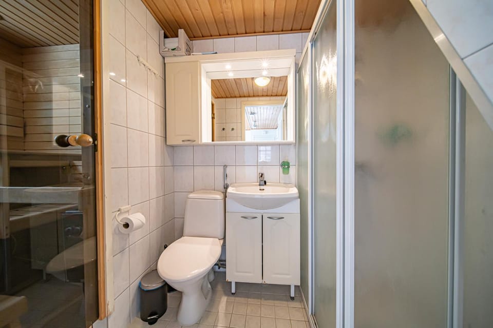 Shower, Toilet, Sauna, Bathroom, bidet, towels