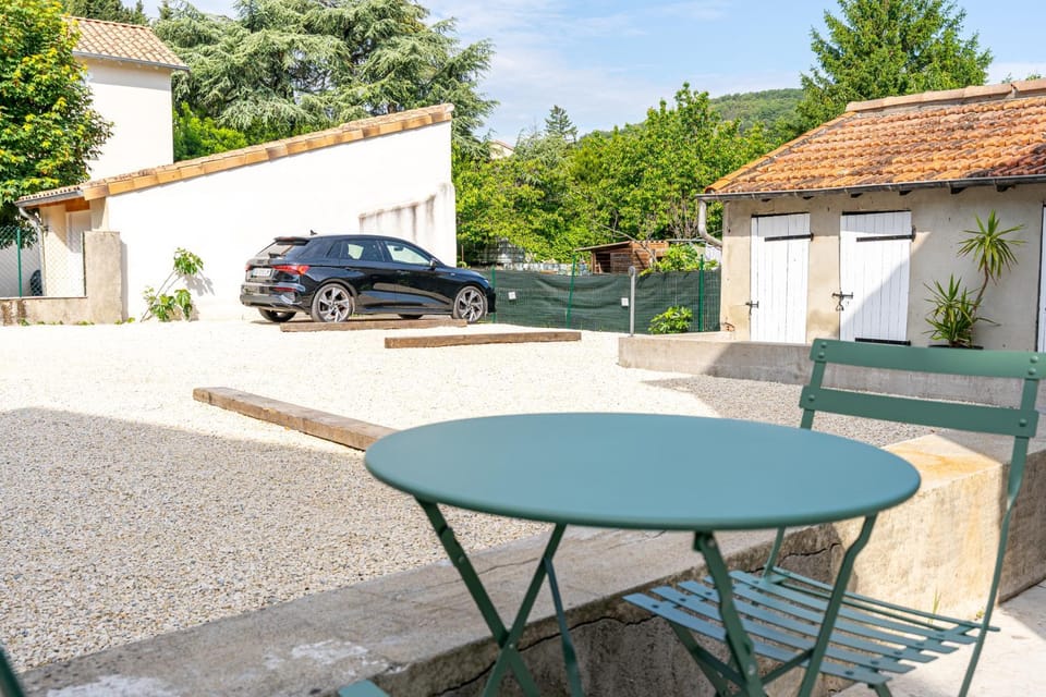 Dining area, Parking