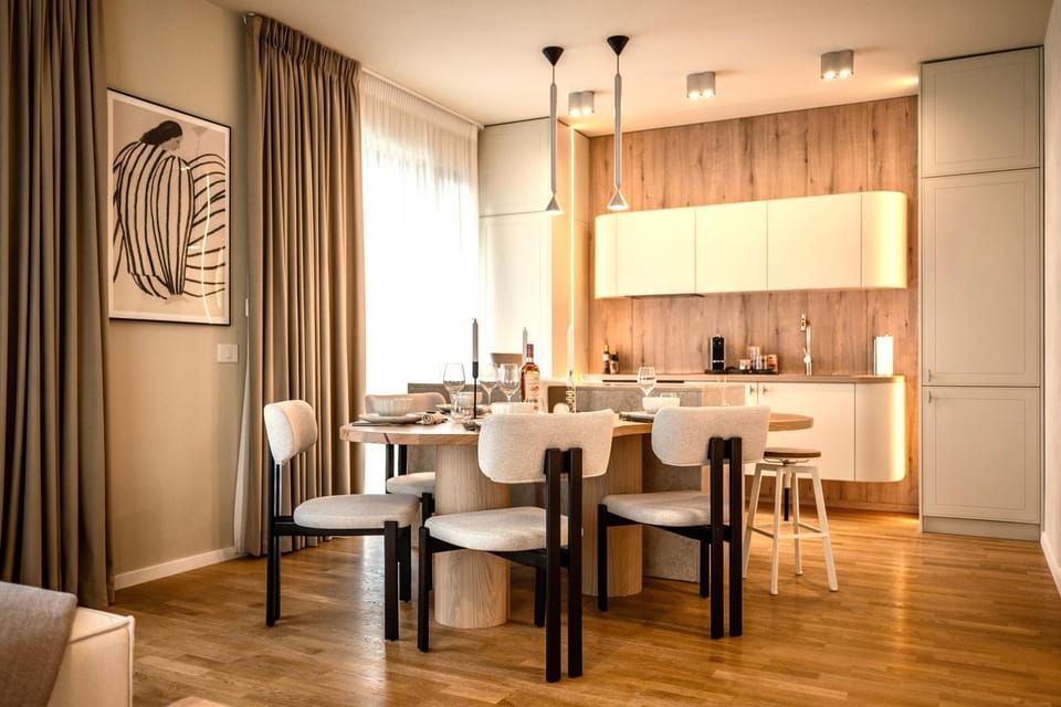 Kitchen or kitchenette, Seating area, Dining area