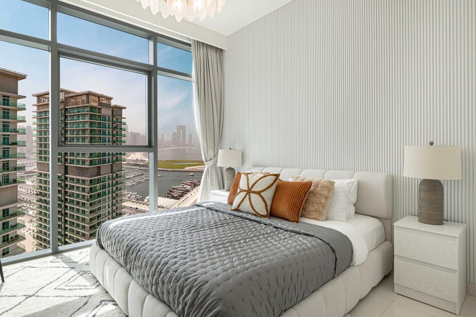 Bed, Photo of the whole room, Bedroom, City view