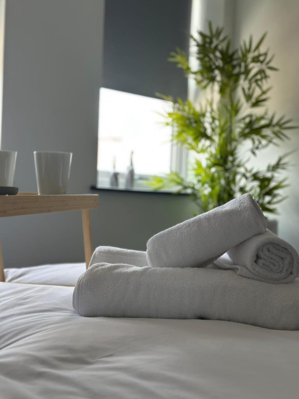 Bed, Bedroom, towels