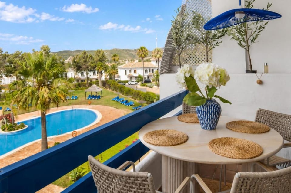 Sea view modern apartment with 4 pools and terrace Apartment in Costa del Sol