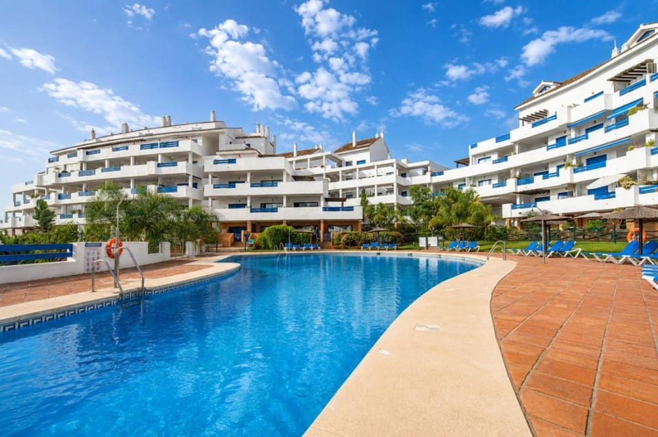 Sea view modern apartment with 4 pools and terrace Apartment in Costa del Sol
