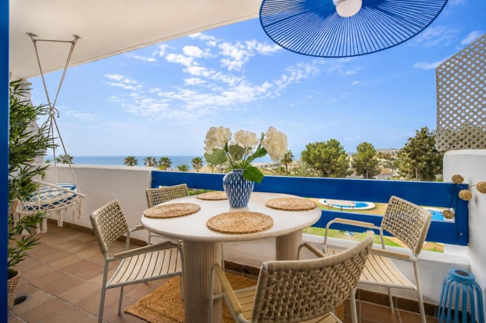 Sea view modern apartment with 4 pools and terrace Apartment in Costa del Sol