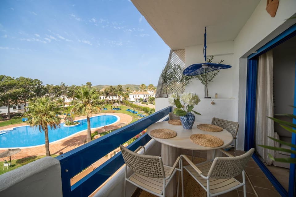 Sea view modern apartment with 4 pools and terrace Apartment in Costa del Sol