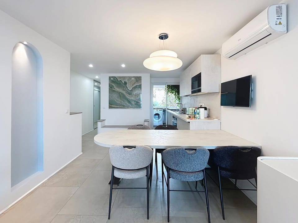 TV and multimedia, Dining area, air conditioner