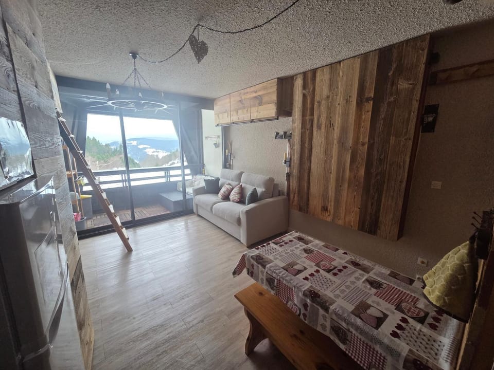 Studio cabine 4 pers Cosy esprit chalet Les glovettes Cabin in Provence-Alpes-Côte d'Azur