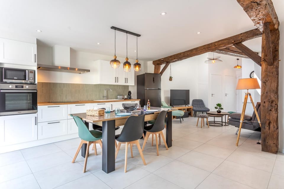 Property building, Kitchen or kitchenette, Living room