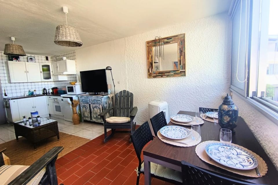 Apartment for 4 with breathtaking view Apartment in Saint-Cyprien