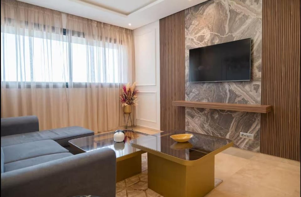 TV and multimedia, Living room, Evening entertainment