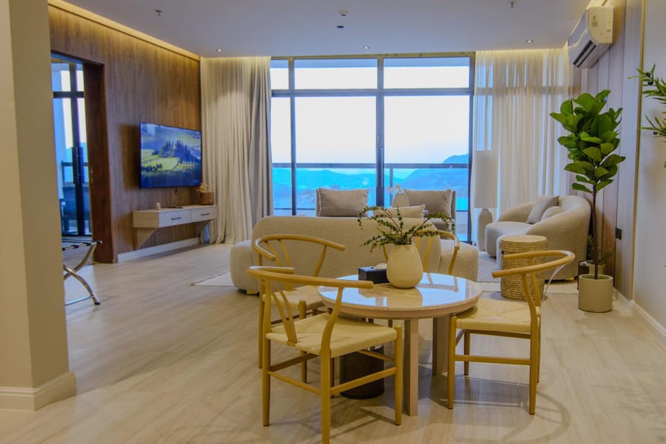 Seating area, Dining area