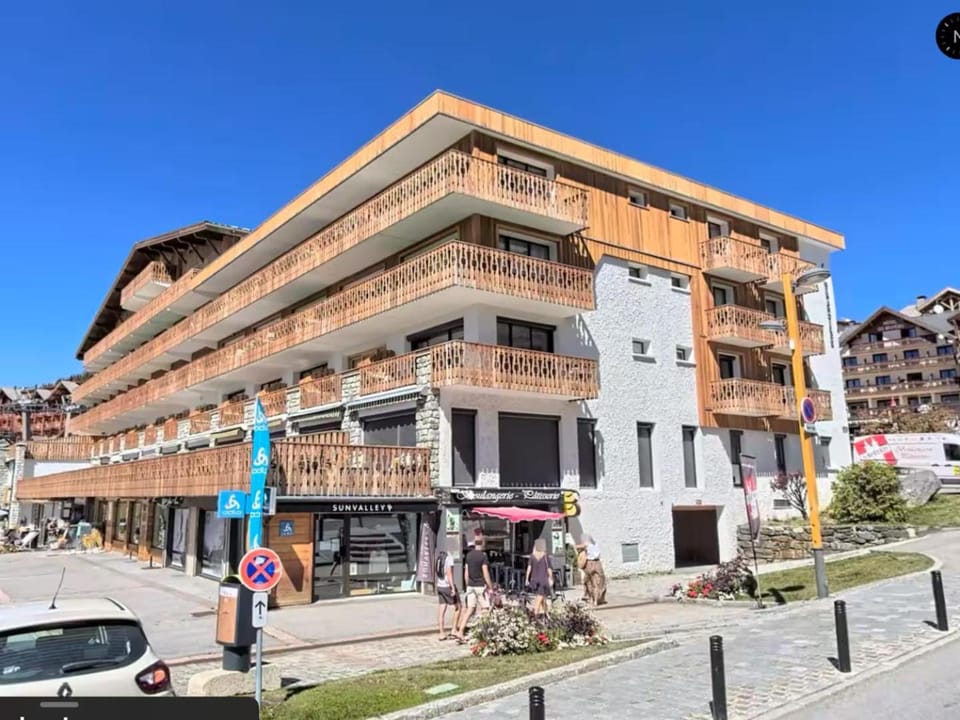 Property building, City view, Location
