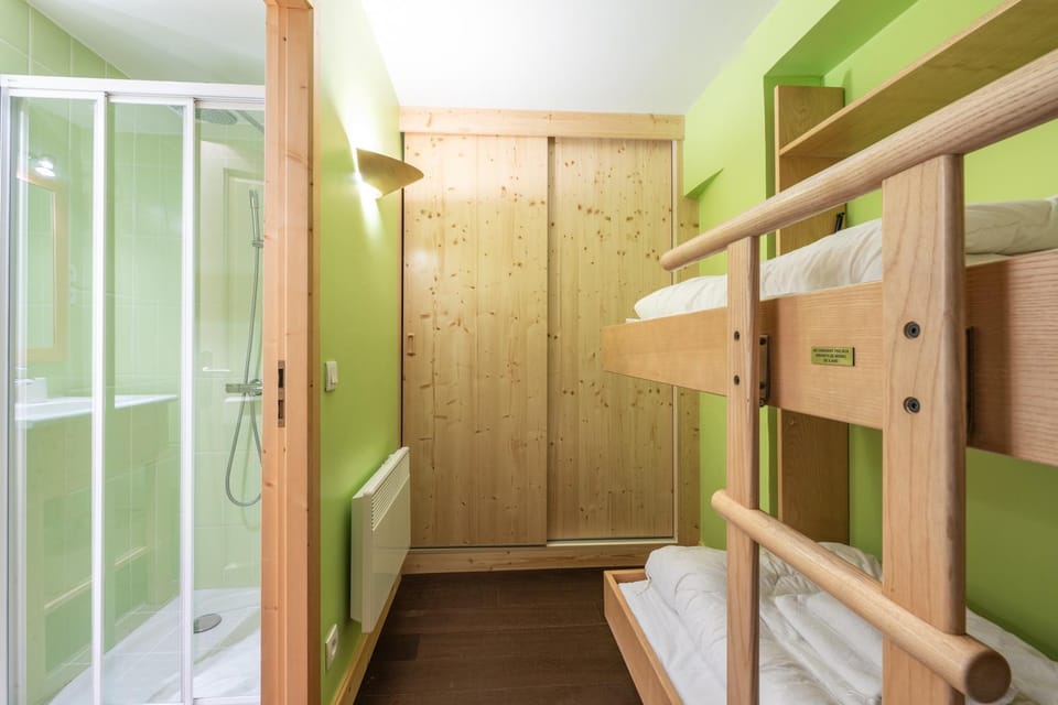 Shower, Bathroom, wardrobe