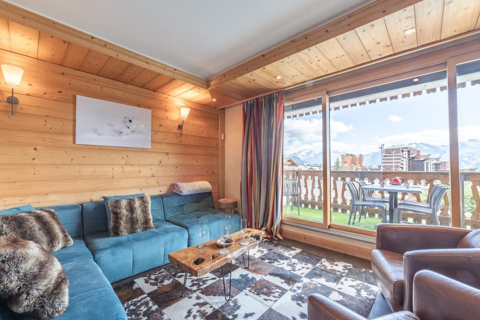 View (from property/room), Balcony/Terrace, Living room, Seating area