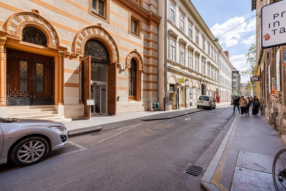 Property building, Day, Neighbourhood, Street view, Location, Parking