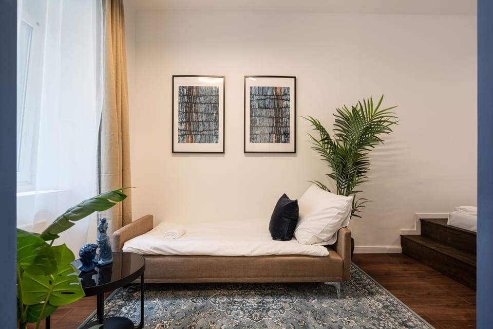Bed, Living room, Photo of the whole room, Seating area, Bedroom