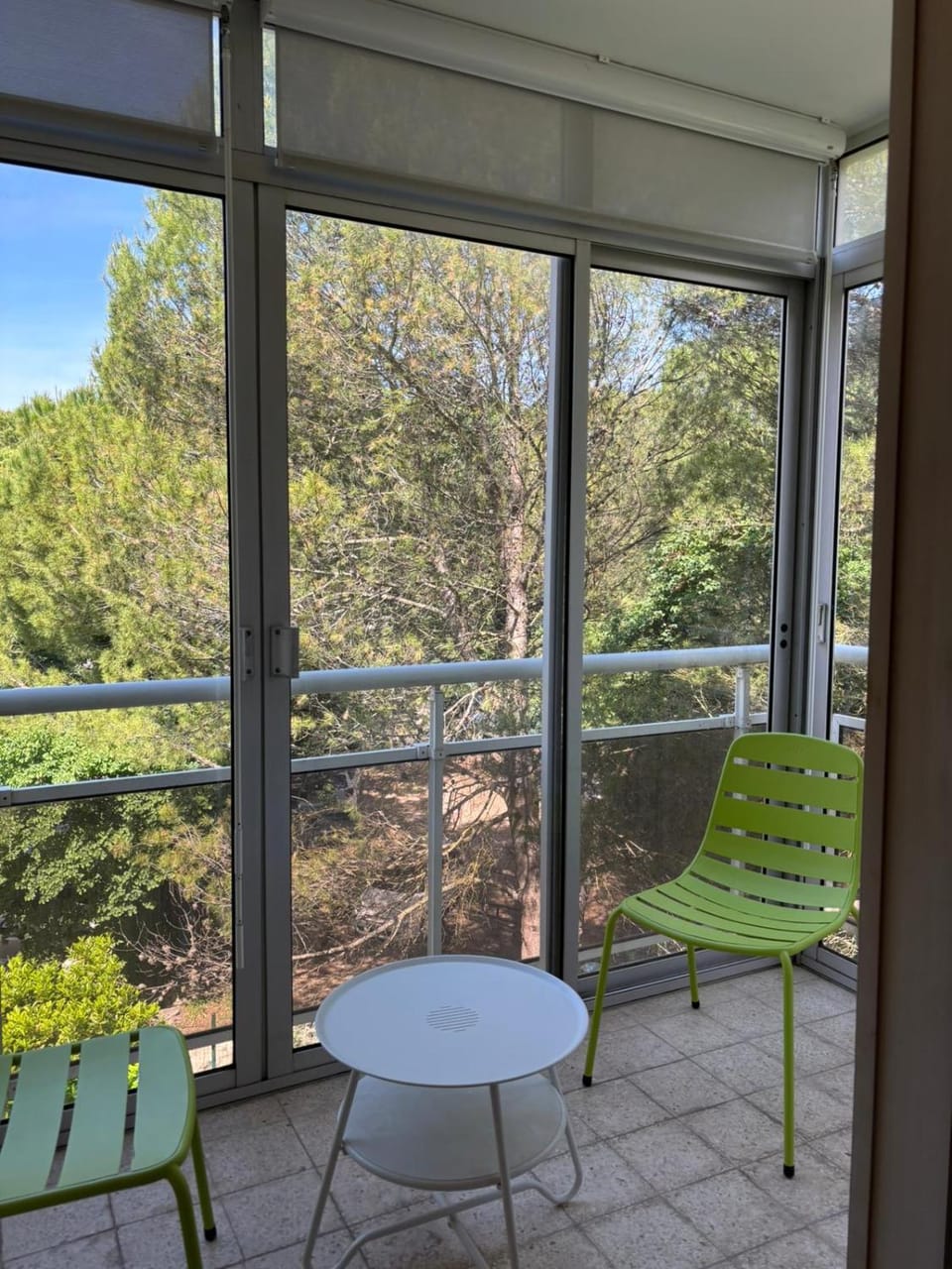 Aix en Provence, dans grande résidence arborée, appartement de 80m2 Apartment in Aix-en-Provence