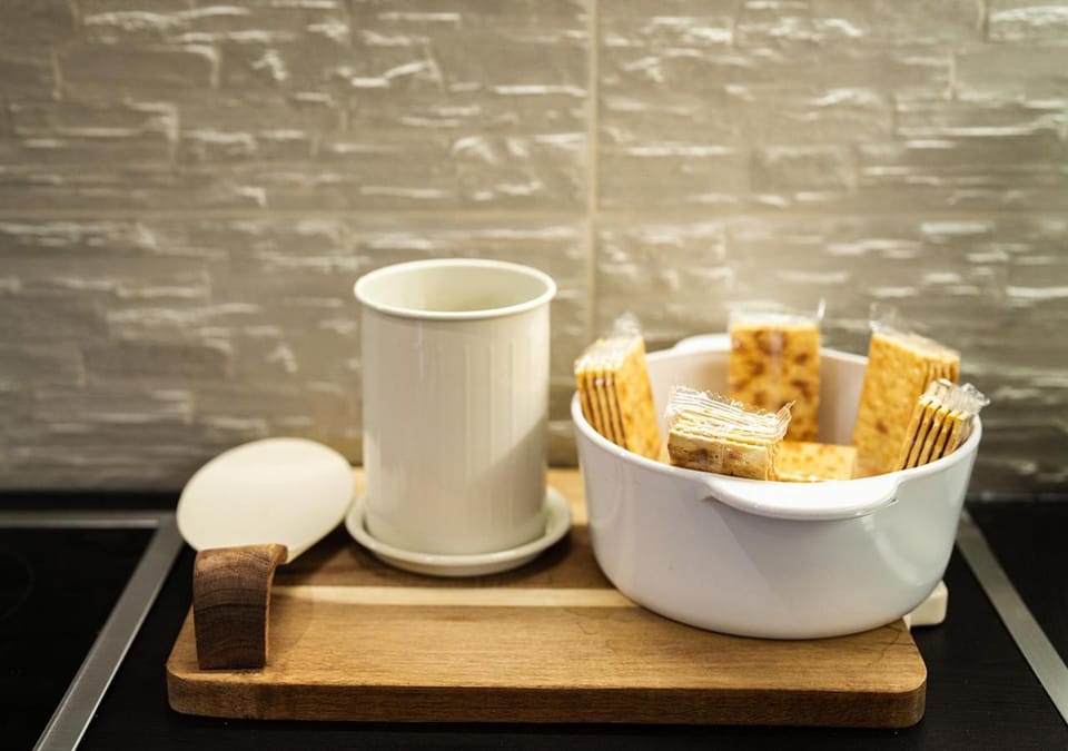 Coffee/tea facilities, Food